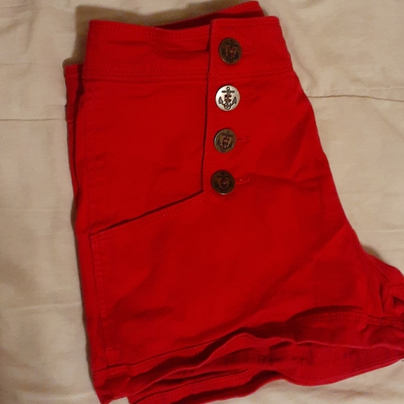 Adorable red Express shorts 💋 - Picture 5 of 6